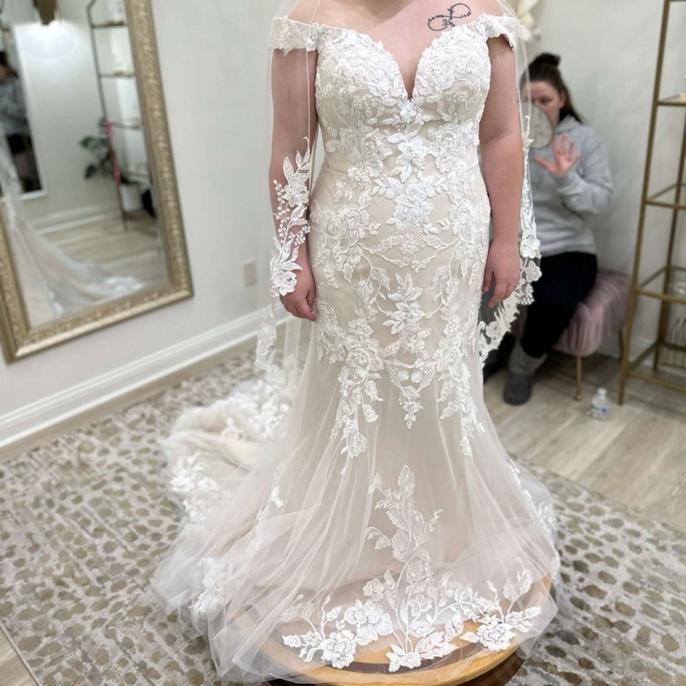 Stella York Ivory and White Lace Mermaid Wedding Dress
